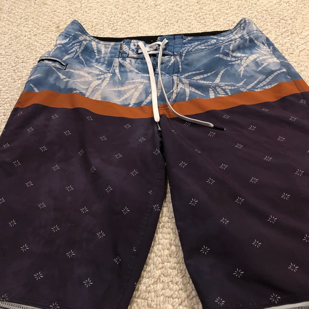 Men’s Lost at Sea surf shorts size 32